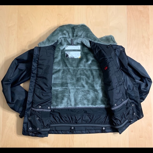 Burton Winter Jacket - NWOT - Picture 2 of 8